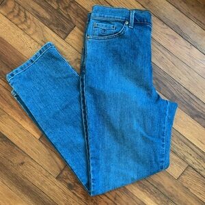Gloria Vanderbilt Jeans size 8S. Straight leg. Faded. Relaxed fit. High waisted